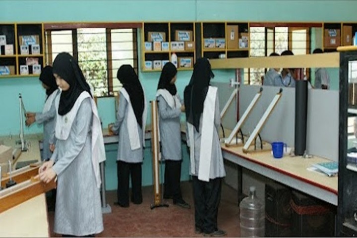 Islahi English Medium School-Physics Lab