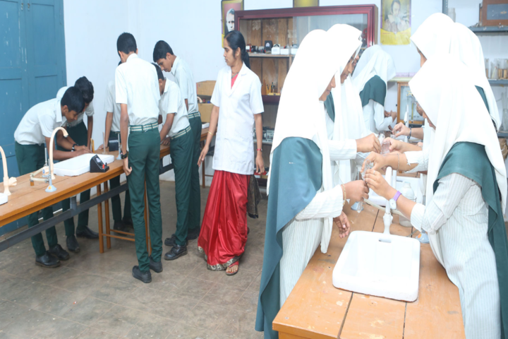Jamia Salafiya English School-Chemistry Lab