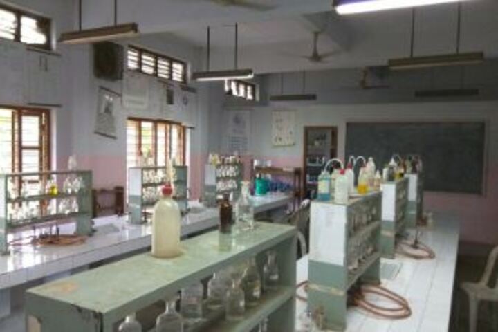 Kendriya Vidyalaya No 3-Chemistry Lab