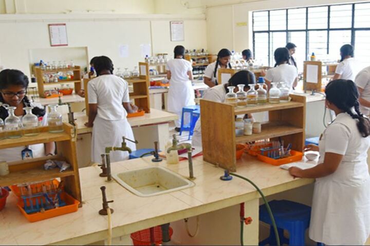 Kulapati Munshi Bhavans Vidya Mandir-Chemistry Lab