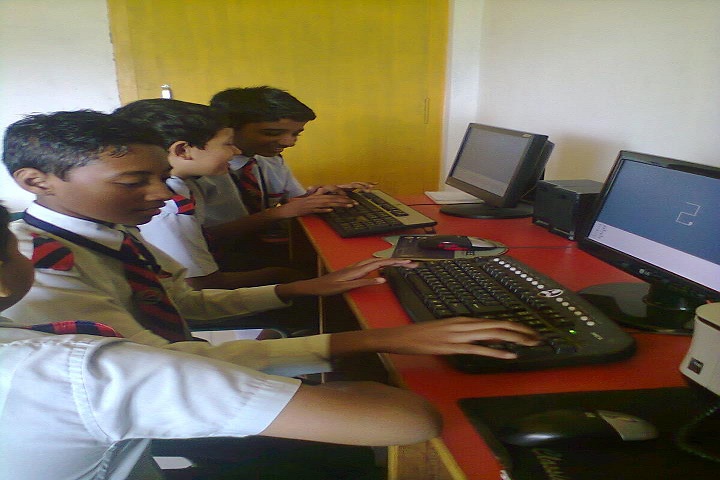 Kidzee And Sunshine High School-Computer lab