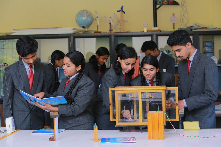 Montfort Valley School-Physics Lab