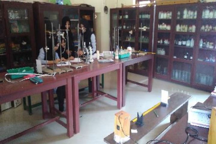 Mujamma English Medium School-Physics Lab