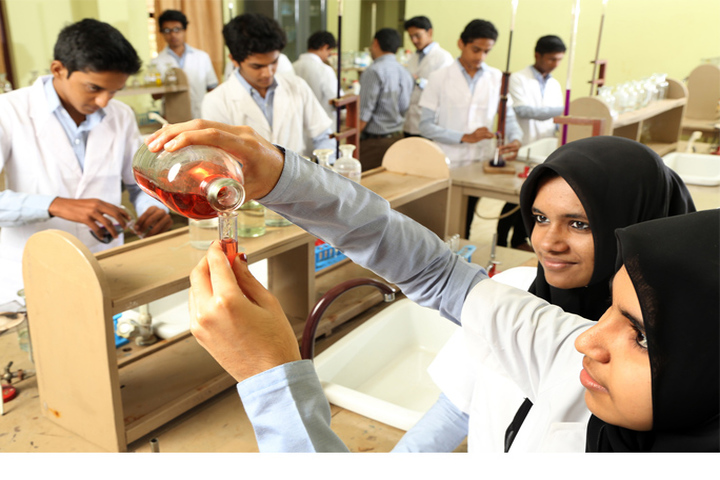 Pleasant English School-Chemistry Lab
