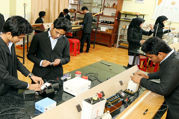 Pleasant English School-Physics Lab