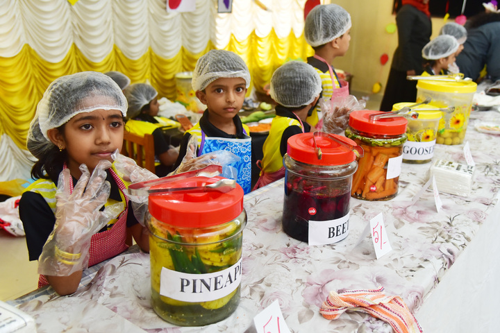 Pleasant English School-Stalls