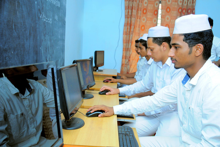 Sa Adiya English Medium Residential Senior Secondary School-Computer lab