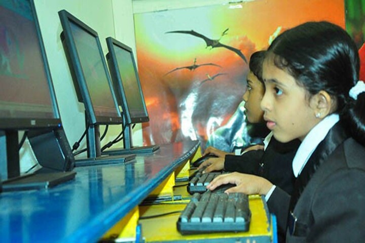 Sabarigiri English School-Computer lab