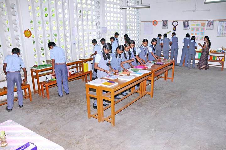Santa Cruz Public School-Panting Room