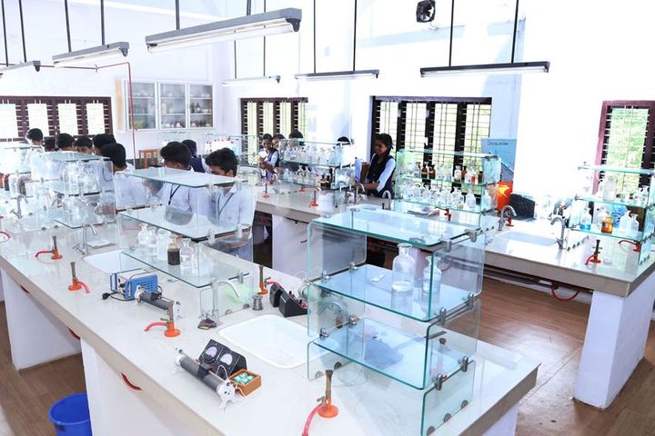 Saraswathy Vidyalayam School-Chemistry Lab