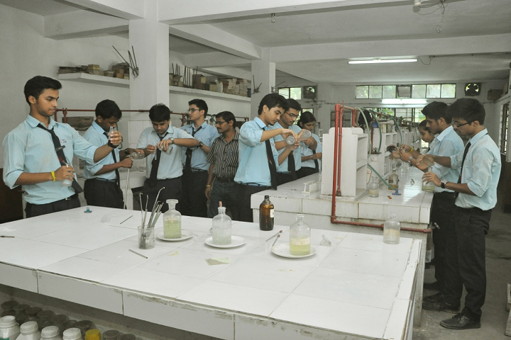 Shrimanta Shankar Academy- Chemistry Lab
